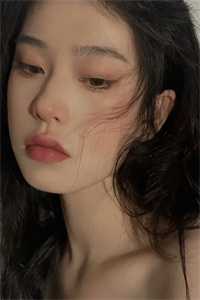穿越：开局逃荒，我嫁未来首辅