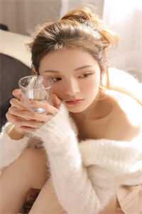 表白白月光被拒，我反手牵走她闺蜜