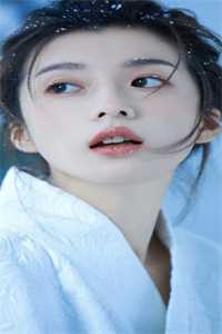 一眼过后,清冷校花对我上头了