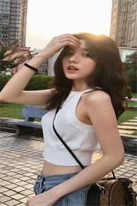 转头对唐婉说
