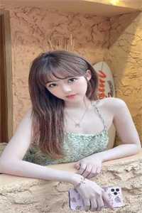君夺臣妻？我成了皇帝心尖白月光